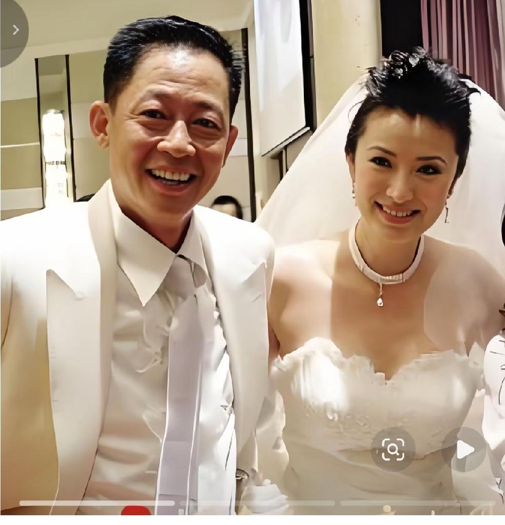 阅女无数、玩了半辈子的王志文，最终在合适的年纪遇见了合适的人。当年女富豪陈坚红倒