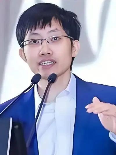 中美差距到底有多大？梁文锋毫不避讳、一针见血地回答：“表面上中国AI与美国可