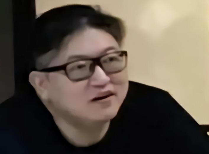 “我睡过100多个女学生。”2022年，知名艺考培训机构影路站台的校长杜英