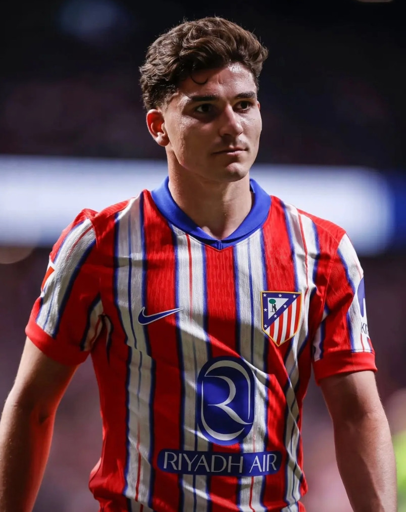 阿森纳目前已就签下阿尔瓦雷斯一事展开深入谈判，但这就可能意味着哲凯赖什有可能离队