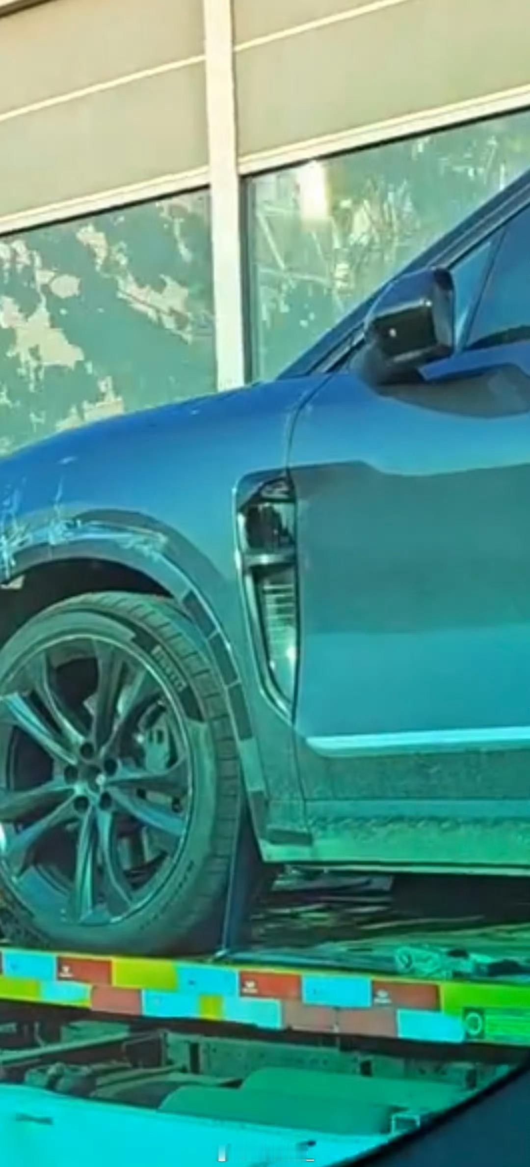 力洪总确认，蔚来ES7个头不小，尺寸和ES8接近，但是只有大五座。ES7