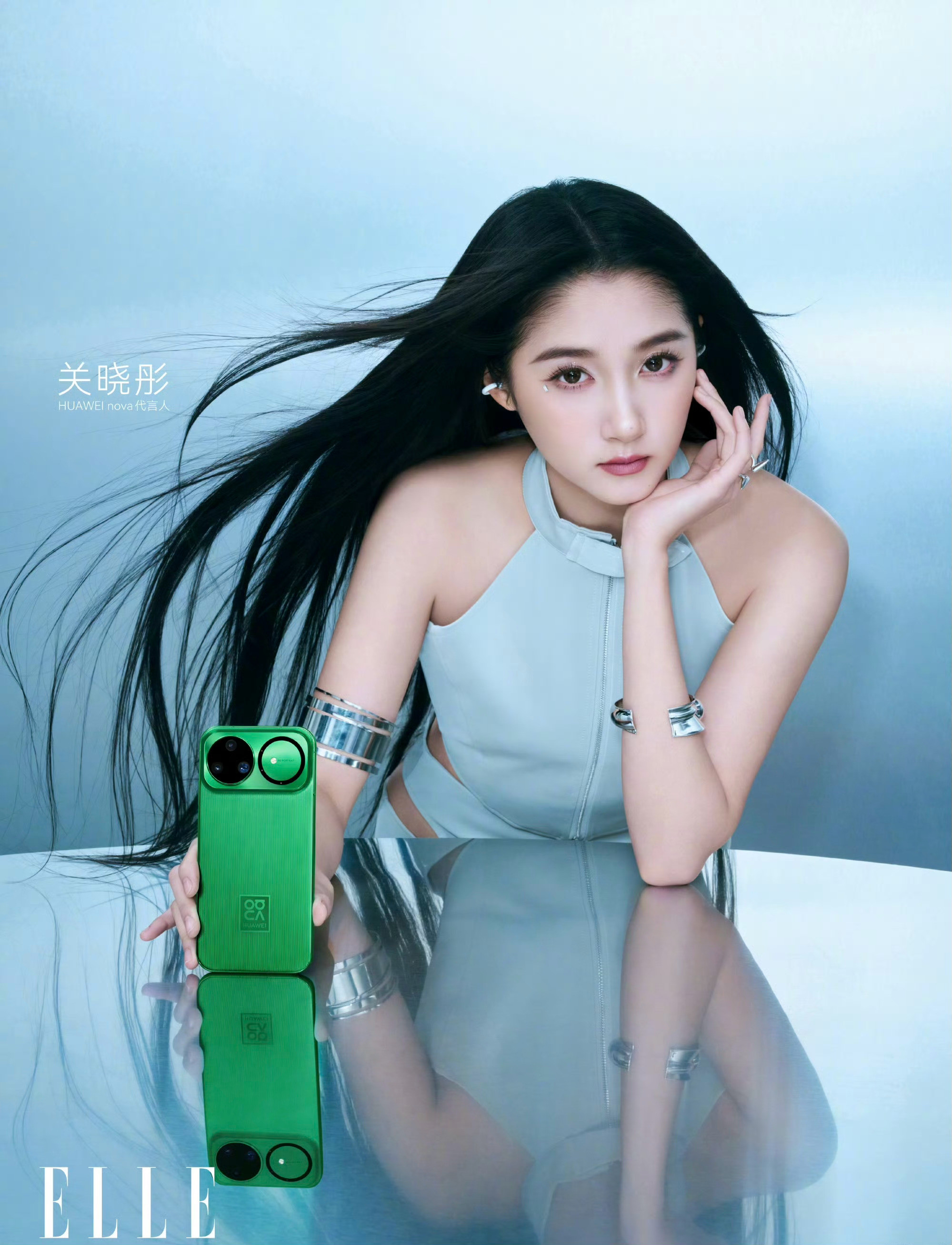 晓彤配nova15确实很搭，她那种又美又飒的风格，跟手机放一块儿感觉对味了。