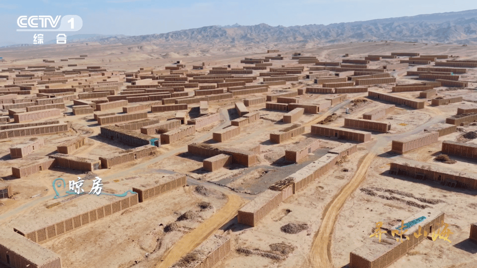 10颗葡萄干里9颗来自吐鲁番吐鲁番有500余种葡萄干葡萄干界“天花板”在吐鲁番