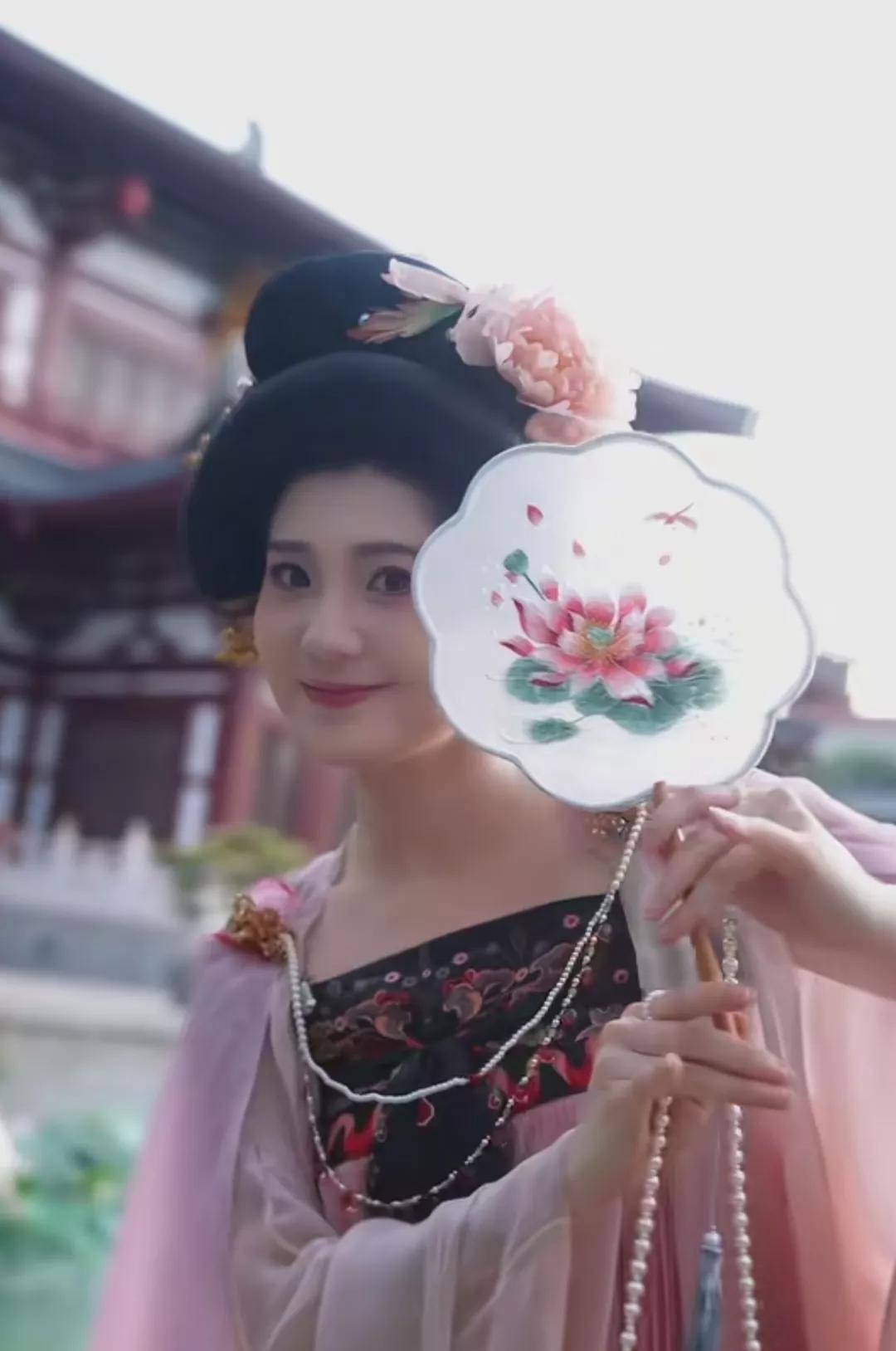 董宇辉是真的愿意花大钱干大事，你看，今天又在兰知春序省了几百块，感谢董宇辉安排的
