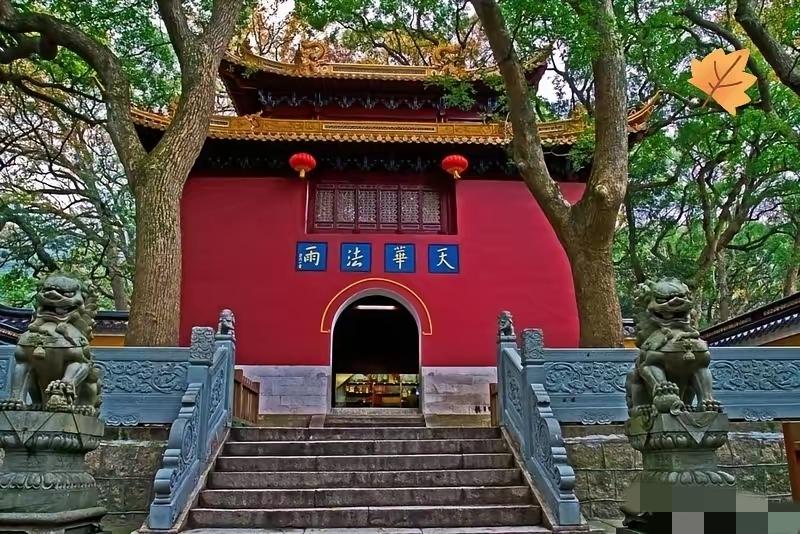 法雨寺的僧寮里，搜出了日本间谍藤岛武彦的密写情报。谁也想不到，香火鼎盛、与世无争