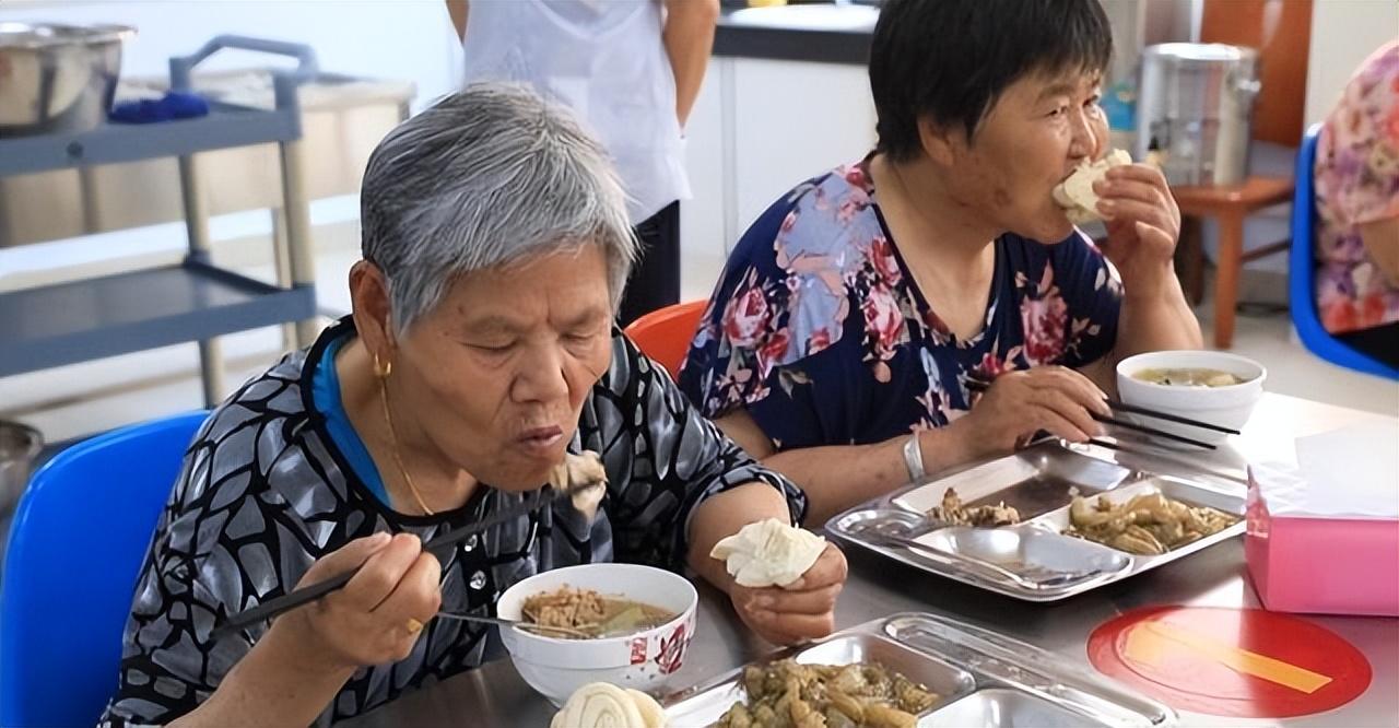 61岁男子，坚持饿肚子不吃晚饭，6个月之后，血糖体重变了个样儿很多人都听说过