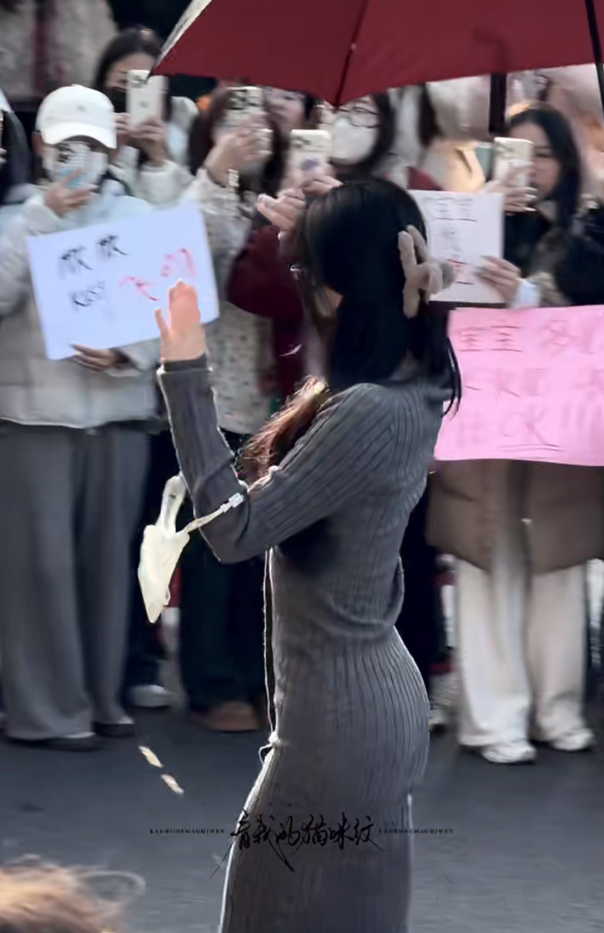 此女的腰臀比真的一绝🥵