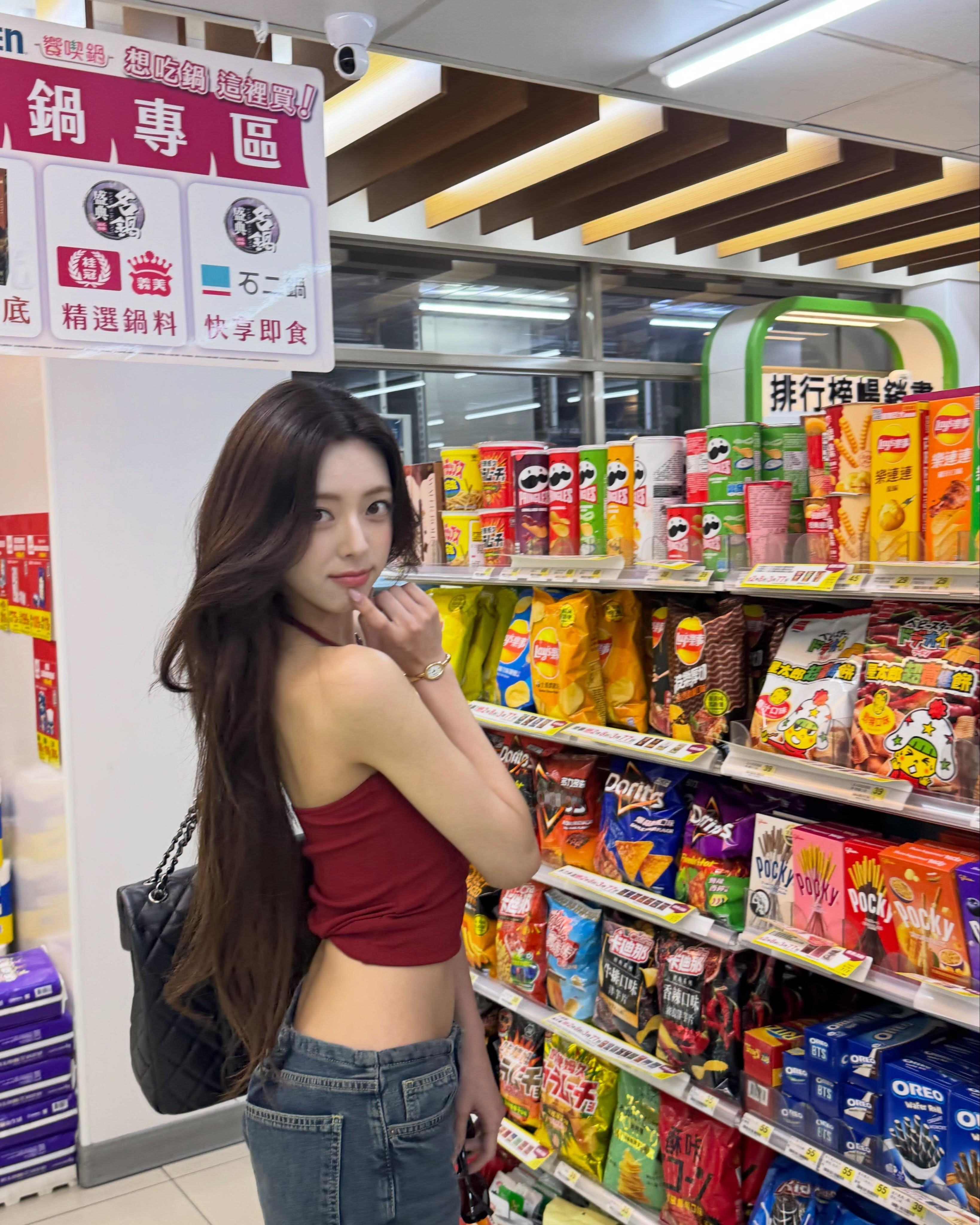 YUNA申有娜🛍️