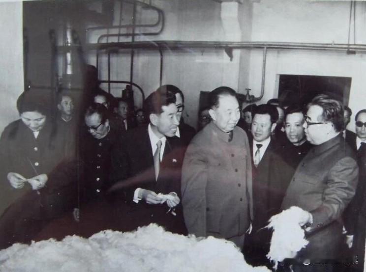 1978年，华国锋同志在访问朝鲜期间，在金日成的陪同下参观二八尼龙厂。据悉，该企