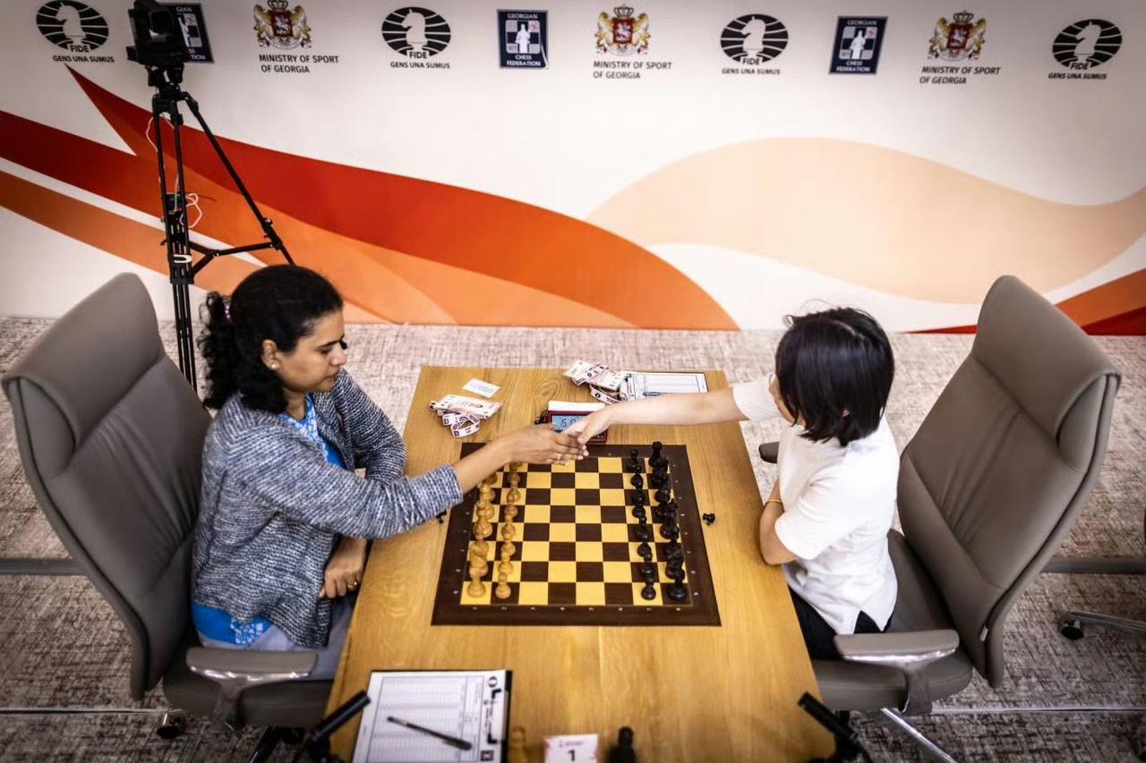 国象女子世界杯半决赛，雷挺婕快棋加赛不敌科內鲁，两名印度棋手会师决赛。国际象
