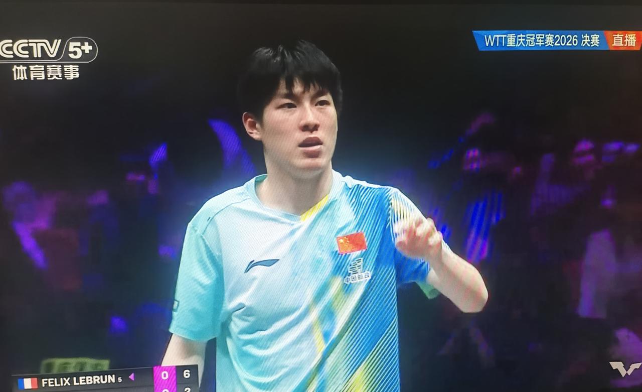 WTT重庆冠军赛男单决赛温瑞博1-4不敌菲利克斯·勒布伦，创生涯最佳战绩摘银。