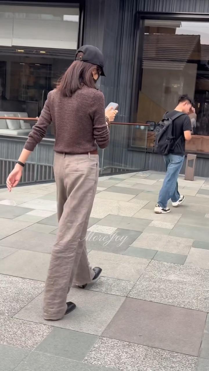 孙千刚落地就去成都太古里啦！Flora好高挑的身材网友在成都