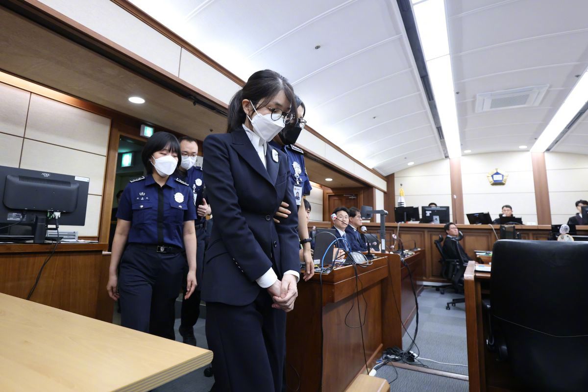#金建希二审获刑5年#【金建希涉嫌“卖官鬻爵”案二审获刑5年】据韩联社报道，韩国