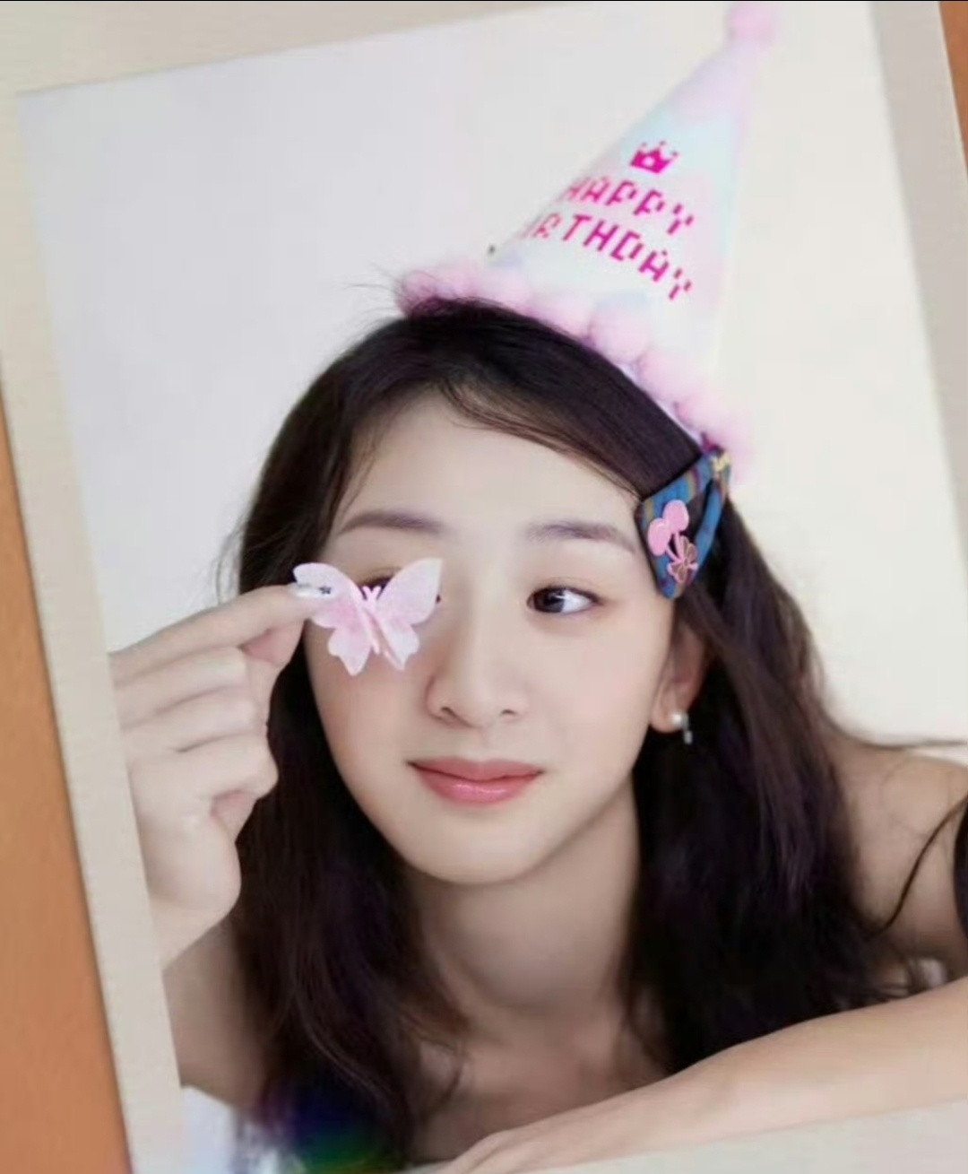 森碟18岁生日照。仿佛昨天还在看《爸爸去哪儿》里那个扎着羊角辫、风风火火的小