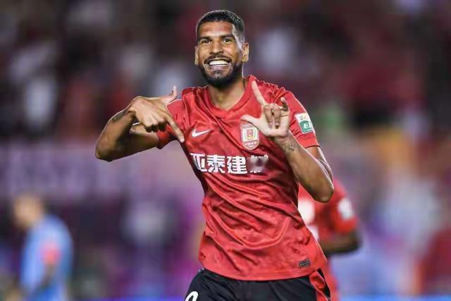 本轮亚泰提前降级，苏亚雷斯主动承担责任，那么亚泰请大牌苏亚雷斯主厨，作法对吗？