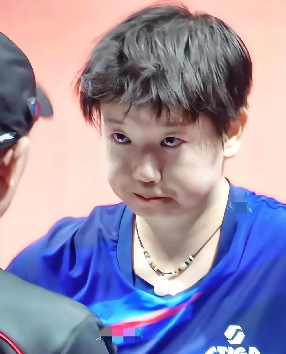 砸进去3个亿硬捧出来的“精修偶像”，愣是干不过满脸泥土汗水的运动员，这事儿现在看