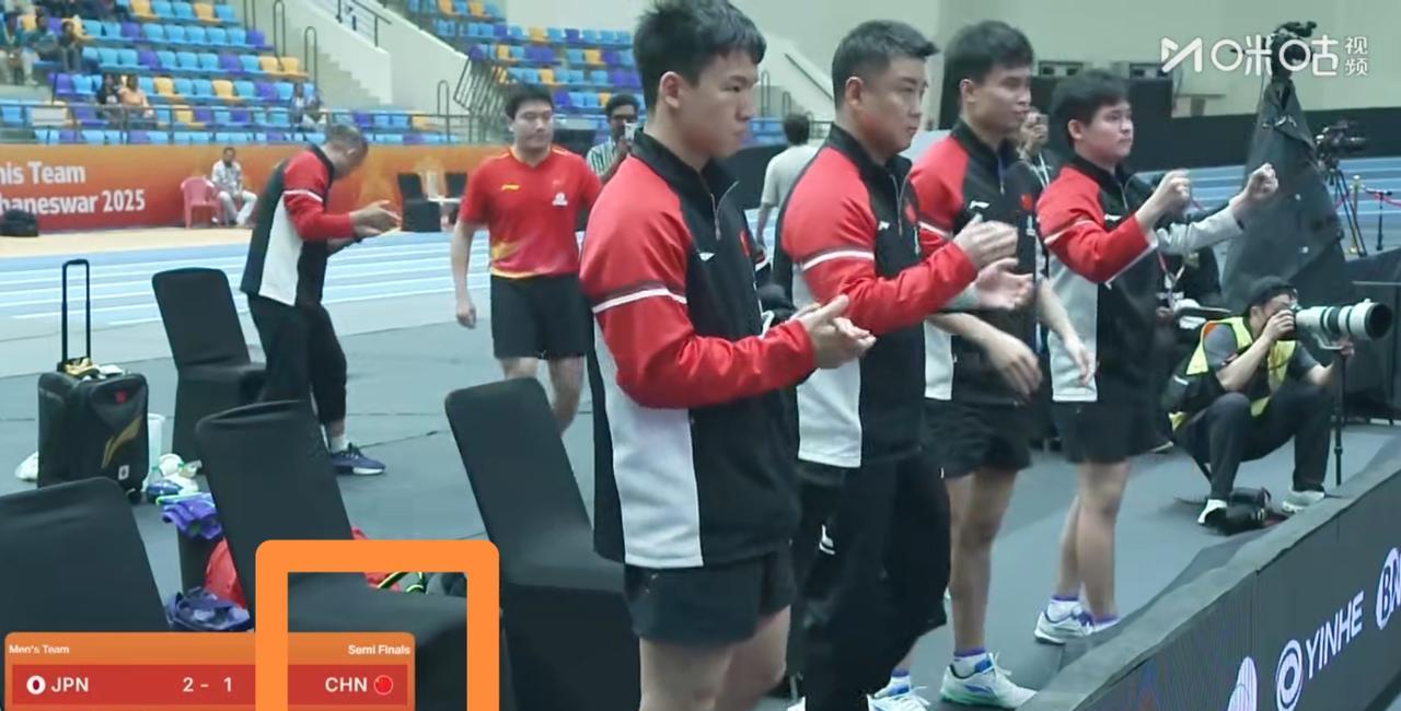 中国男乒名将王楚钦真是太让人感动了！在今天进行的一场乒乓球亚锦赛男团半决赛中，目