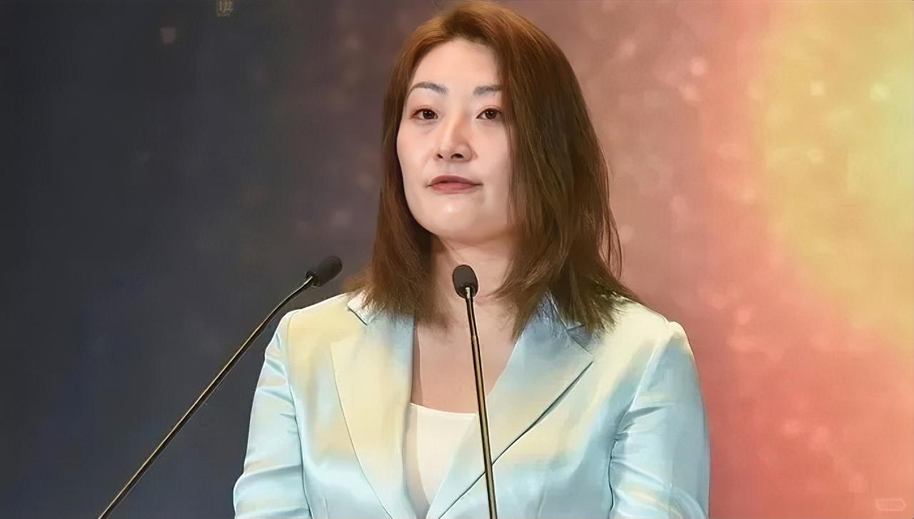 终于有人说清楚这次宗大小姐的卸任了不是说她不管了也不是说她转向自己的宏胜