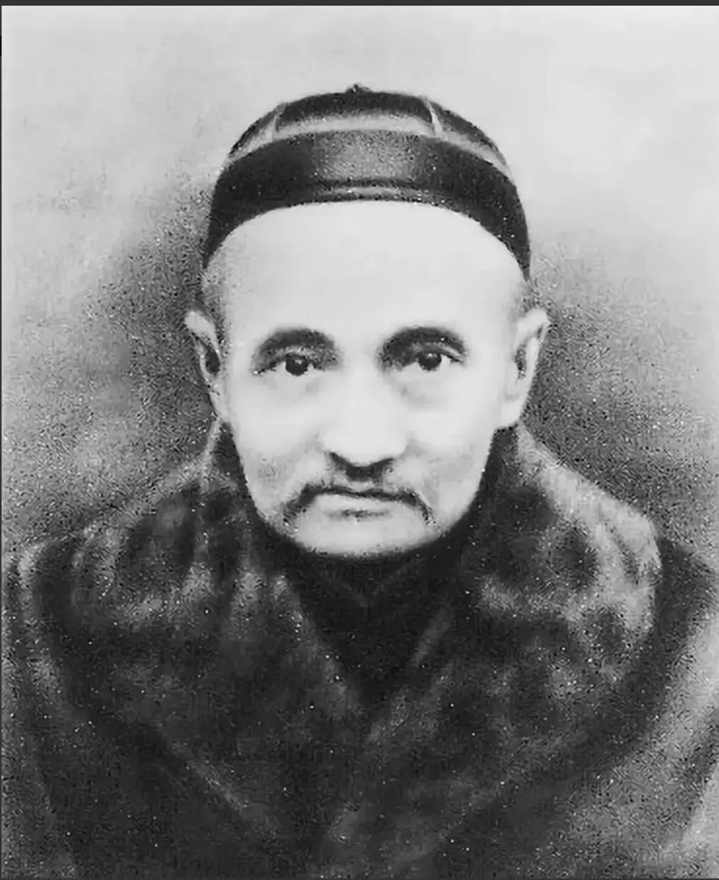 1941年，毛主席胳膊疼到抬不起来，西医折腾俩月没辙。一个老中医上门，把完脉一句