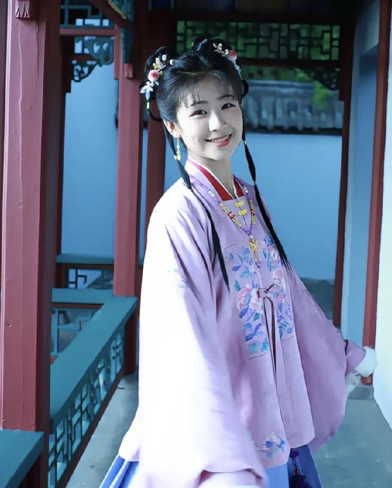 第一集好压抑啊。手贱查了明代教坊司文献，难怪沈家要把女儿勒死。想想要是沈嘉兰