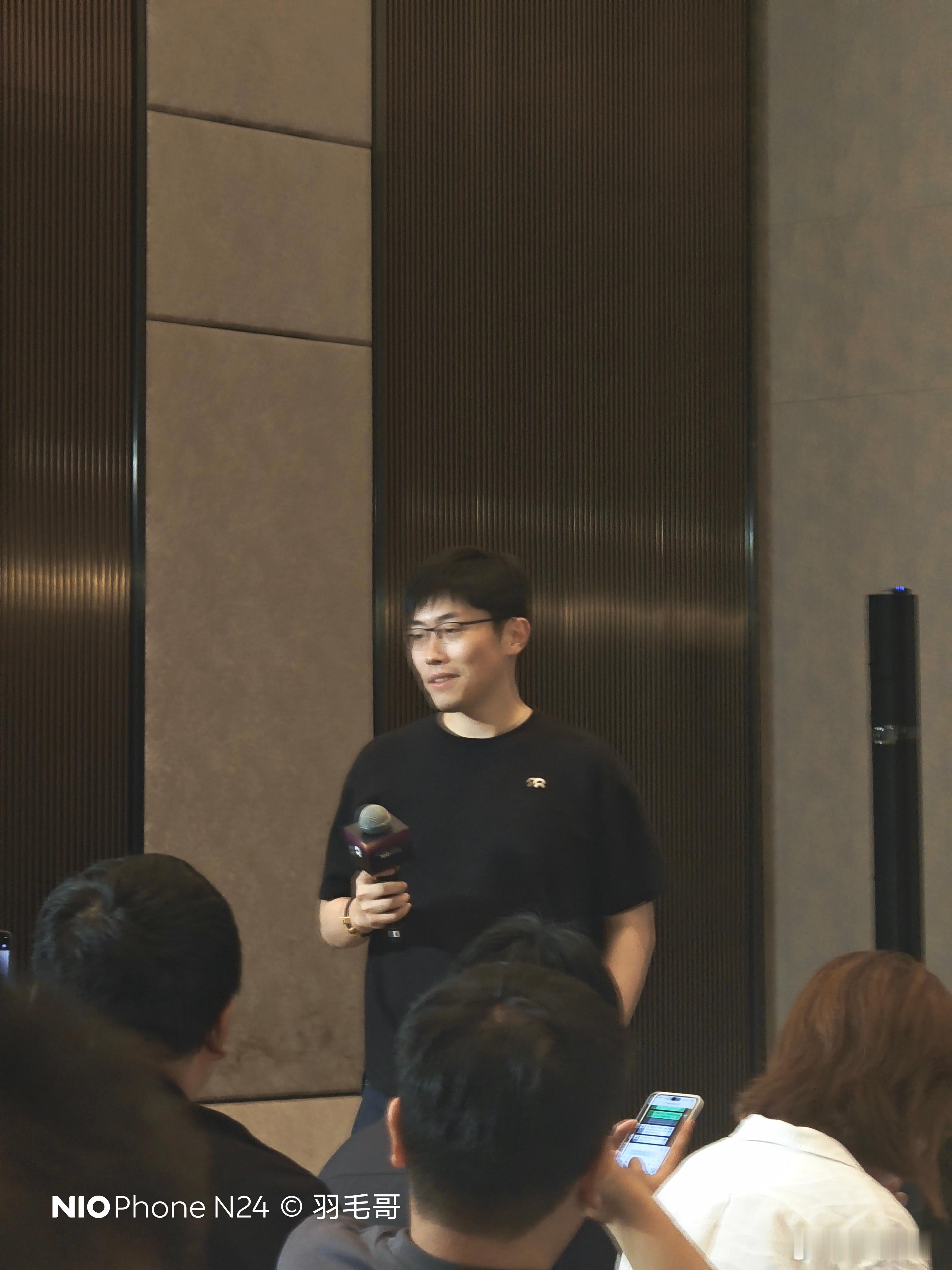 蔚来李天舒：ET9的后视镜小蓝灯已经内部讨论过了，就是个最终成本和价格的问题。电