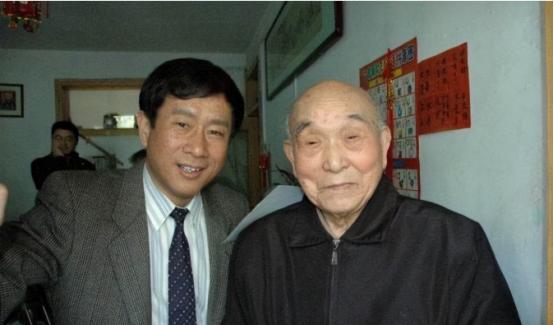 1937年，山东一个老太把一个晕倒的日本鬼子拖回了家，人刚放下，老太太就对儿媳妇