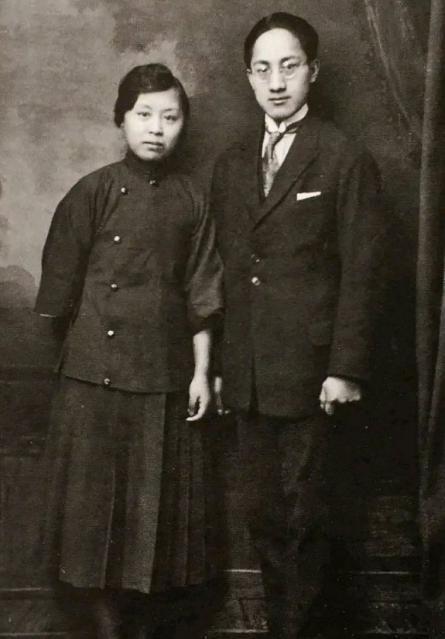 1922年,徐志摩欧洲游学期间,爱上了16岁的林徽因,于是,回家逼张幼仪打胎离婚