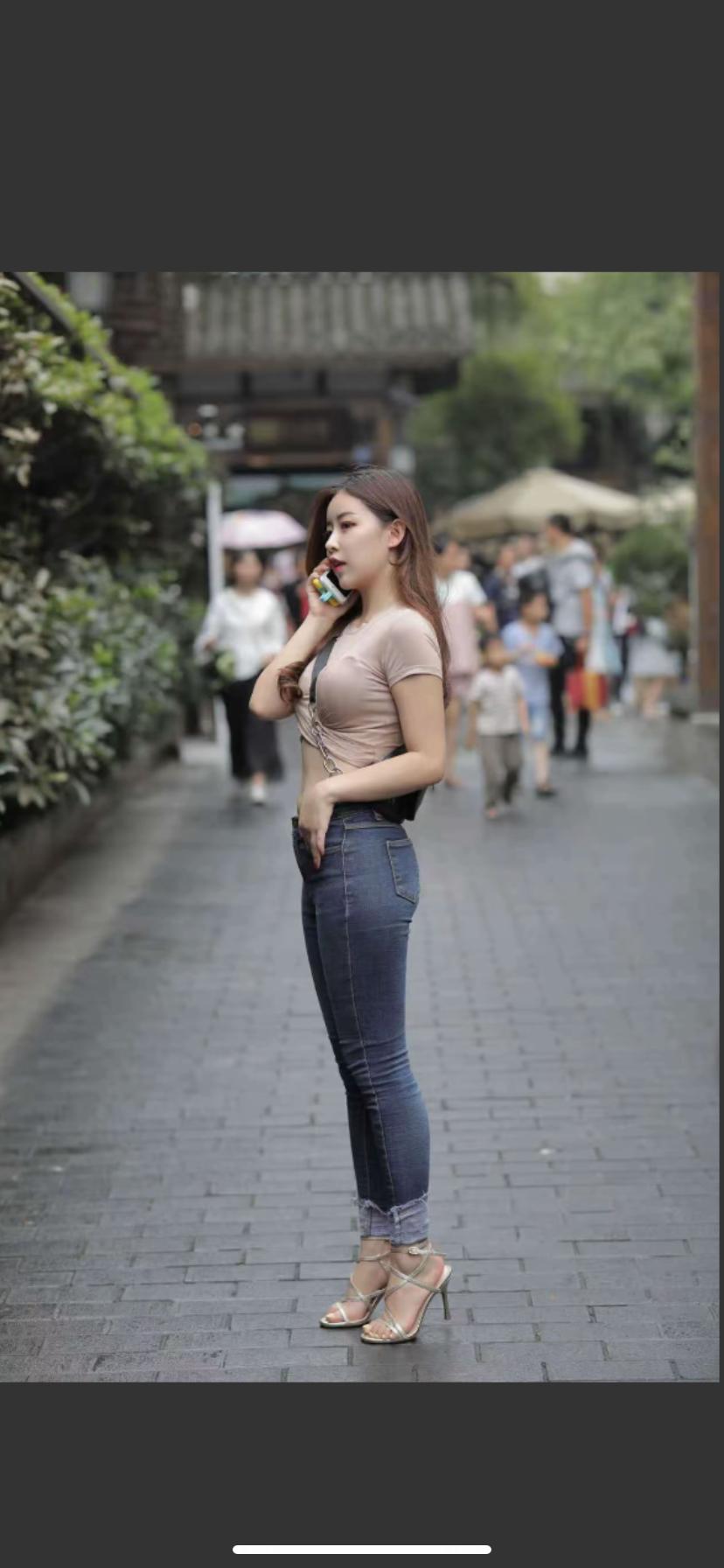 都市少女风，咖啡相伴，时尚穿搭