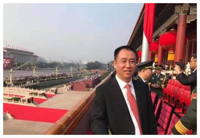 【看新闻学刑法：许家印至少要坐多少年牢？——谈我国的减刑规则】1、今天，许家印案一审判决下达：（1）