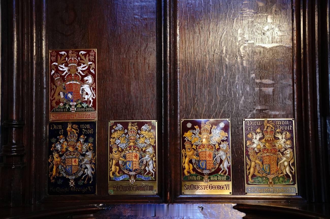 英国王室英国历代君主在巴斯骑士团的纪念牌匾，不如说是温莎王朝历代君主