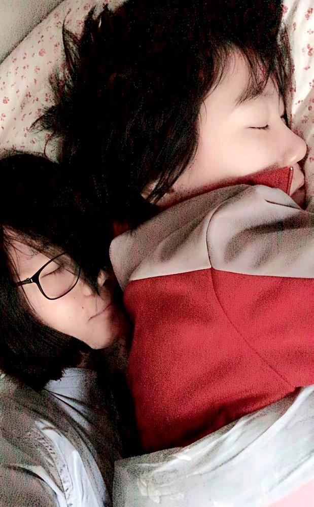 李亚鹏怎么也没想到，窦靖童会为了李嫣，在自己脸上划一刀。她在自己脸上划下一