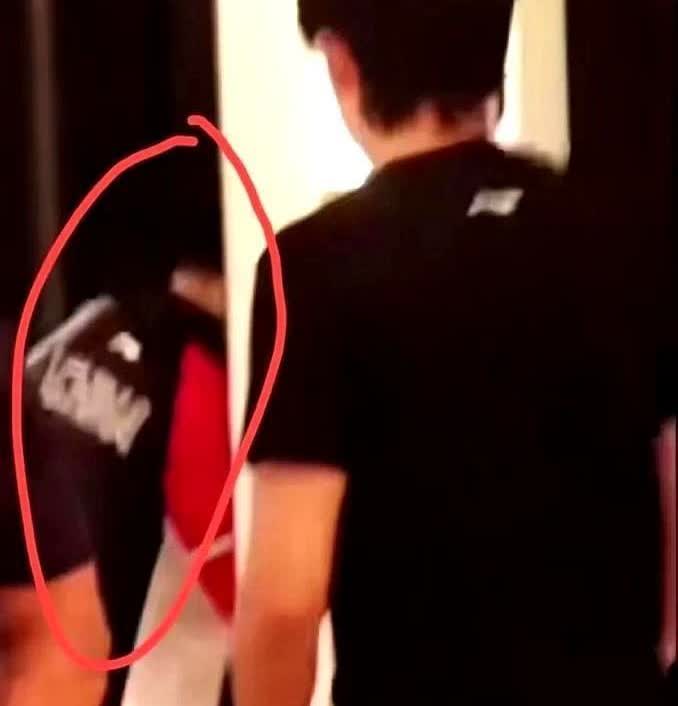 孙颖莎深夜独自下训，竟被陌生男子尾随纠缠，手臂都划红了！这惊险场面，看得人后背发