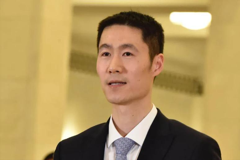 为何王励勤半年就上升：刘国梁6年却没做到？我猜测第一个原因，国梁太过高调，这