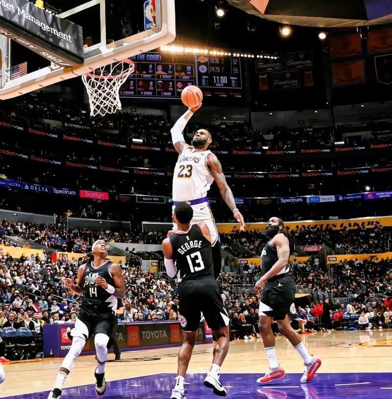 终于知道詹姆斯从来参加扣篮大赛的原因了！加上本赛季，詹姆斯已经参加22次全明