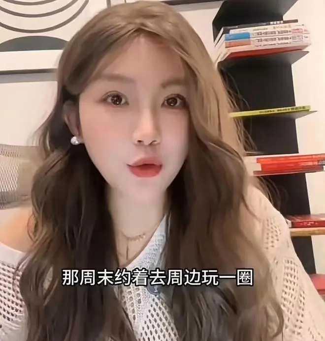 一对情侣计划周末周边游玩两天，男生月薪一万多，女生月薪只有五千。女生为买名牌包，