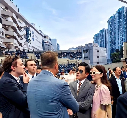 终于明白郭天王为啥非方媛不可了！真不是因为人家年轻漂亮，关键是这姑娘太会做人