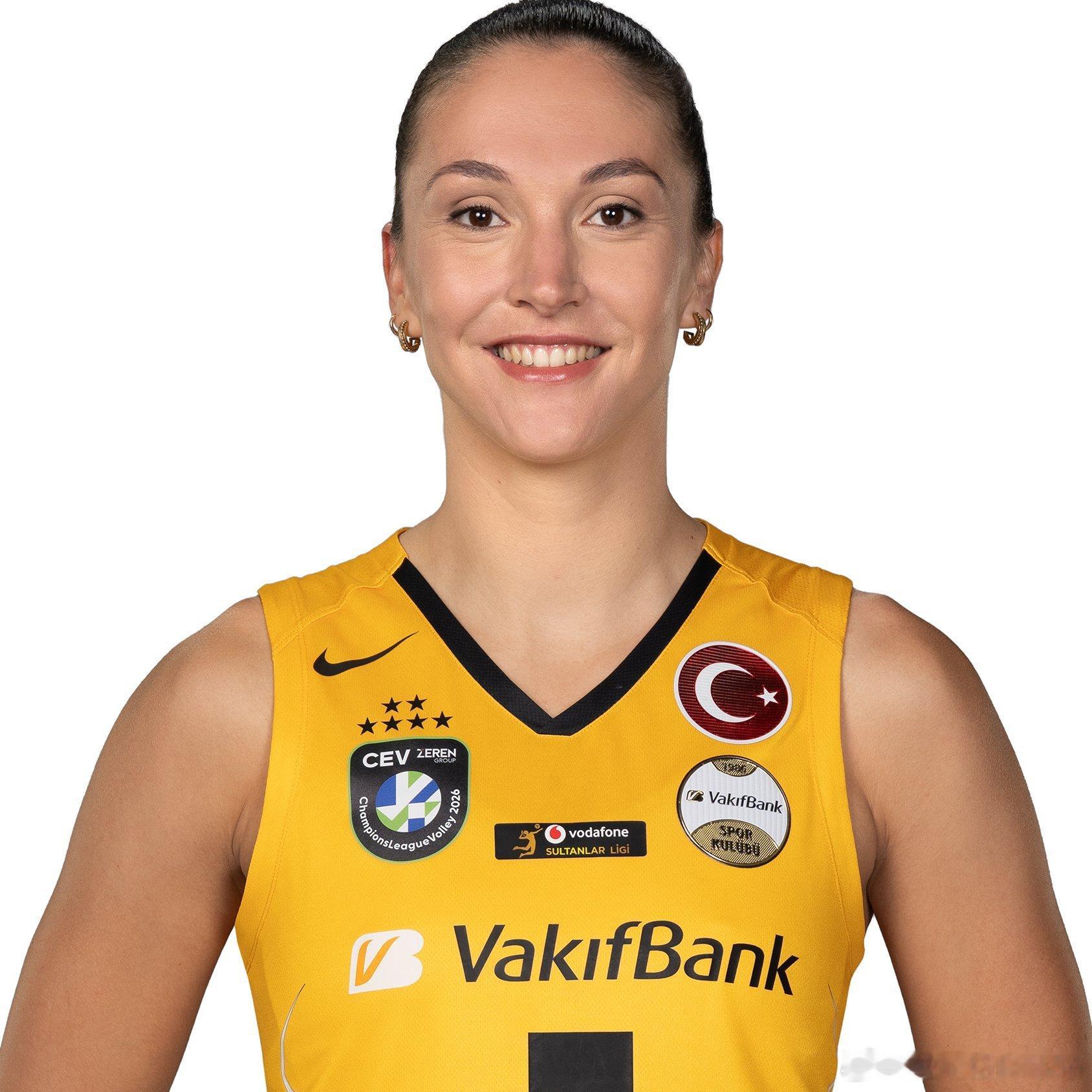 🎙️您能比较一下意甲联赛和土超联赛吗？⚡️海伦娜.卡绍特：我觉得意甲联赛今年