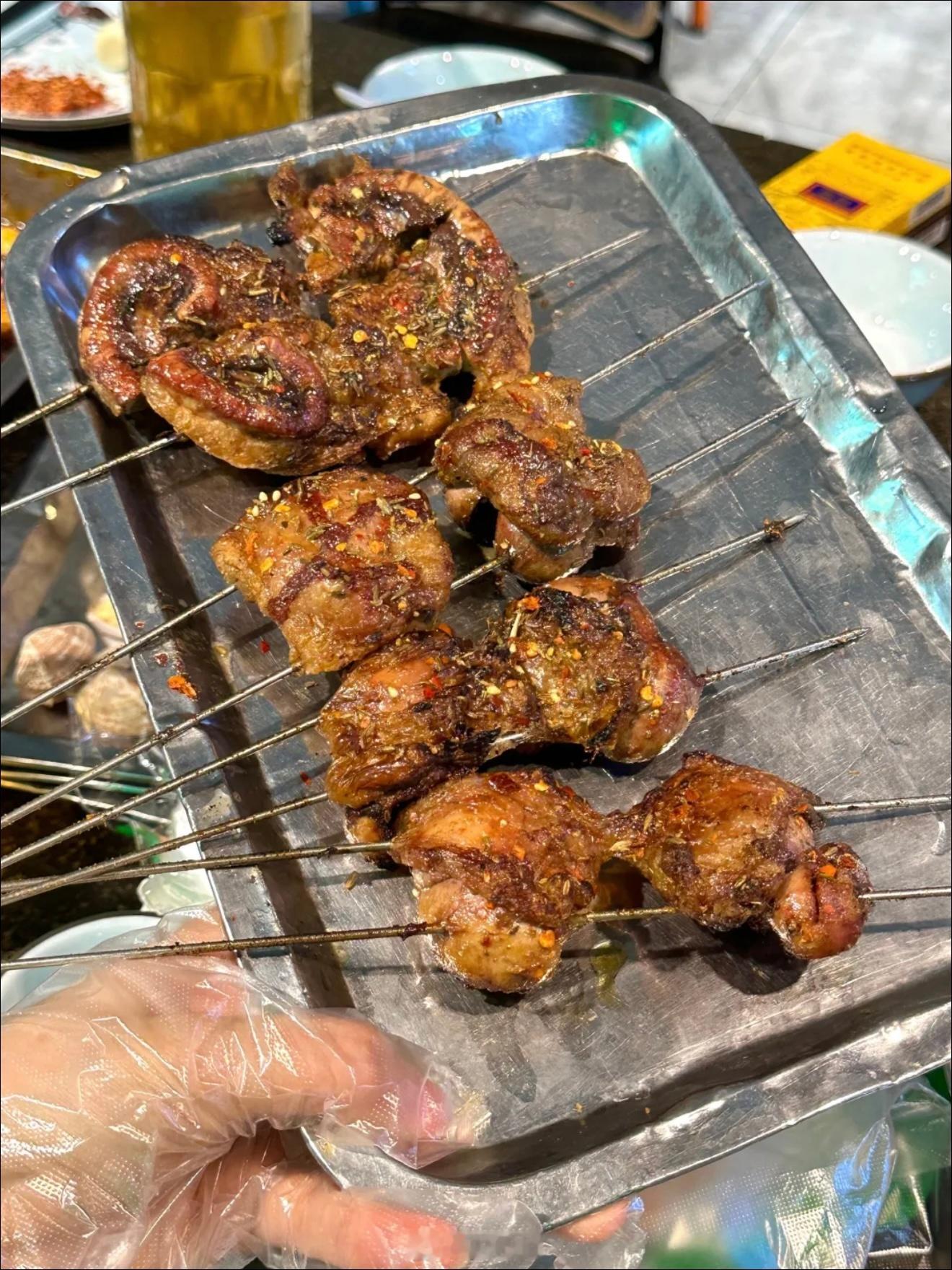 锦州为什么没有必吃榜都说“中国烧烤看东北，东北烧烤看锦州”！作为我的烧烤小串“启