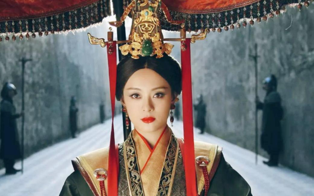 公元前272年，芈月把和自己私通了30年的义渠王杀死了！义渠王浑身是血地倒在芈月