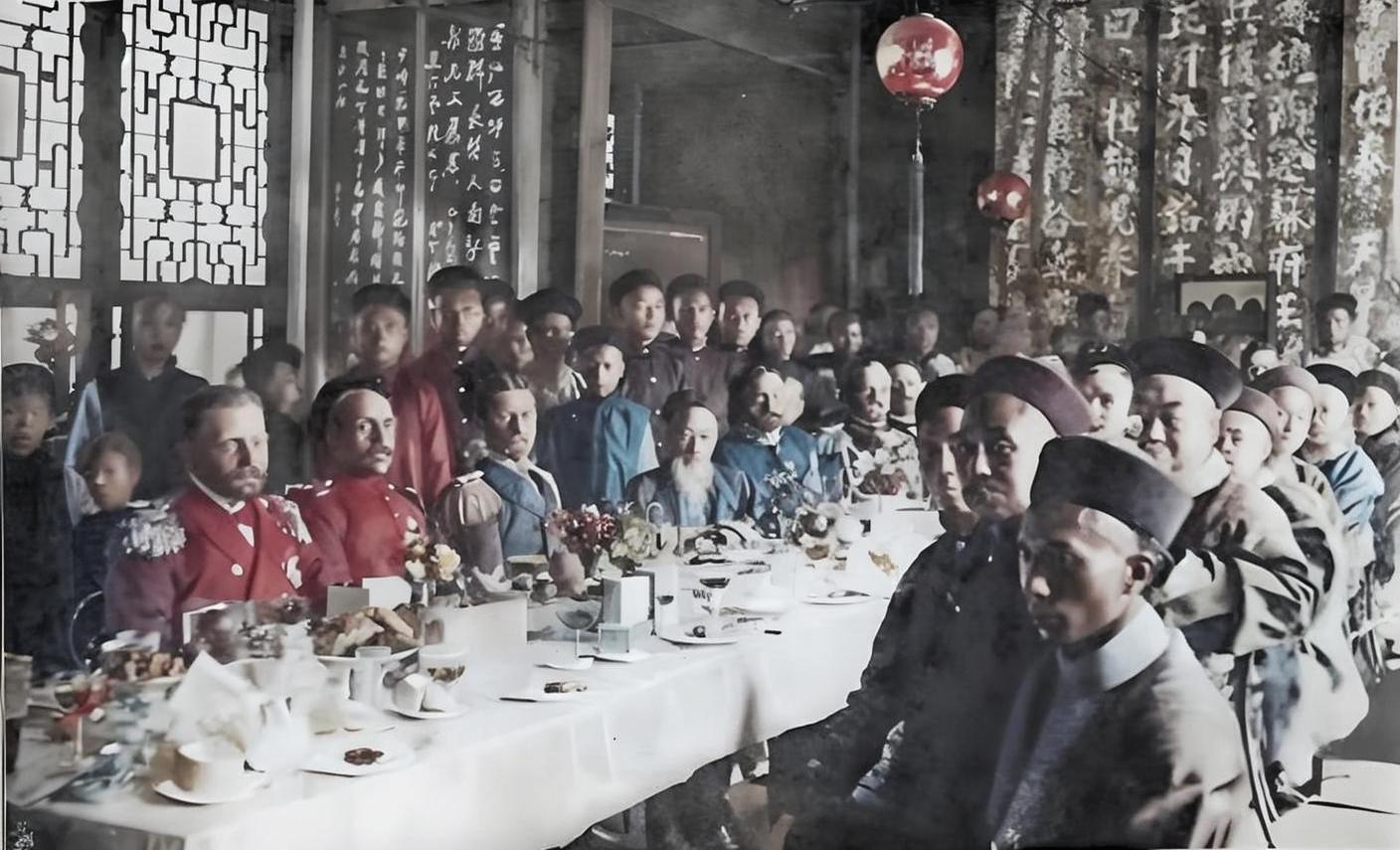 1899年4月29日，时任湖广总督的张之洞在总督府宴请来访的德国海因里希亲王，宴