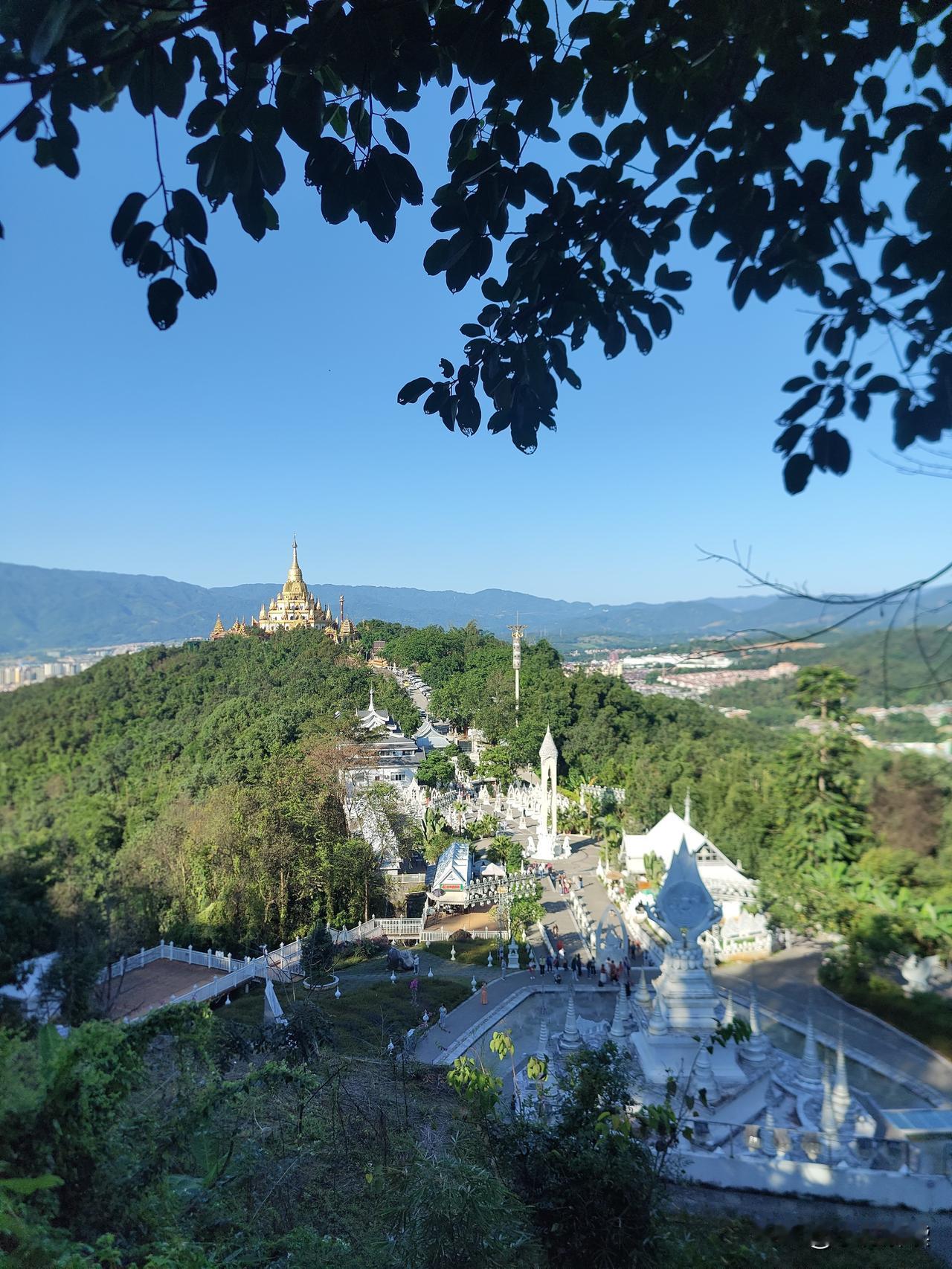 芒市，畹町，瑞丽，陇川，明天出发腾冲[狗头]好吃又好玩，非常不错。芒市瑞丽都很