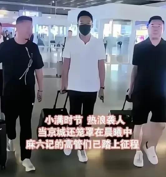 大婚后的汪小菲再现身不是跟马筱梅你侬我侬也不是陪着孩子被偶遇更不是下场开撕