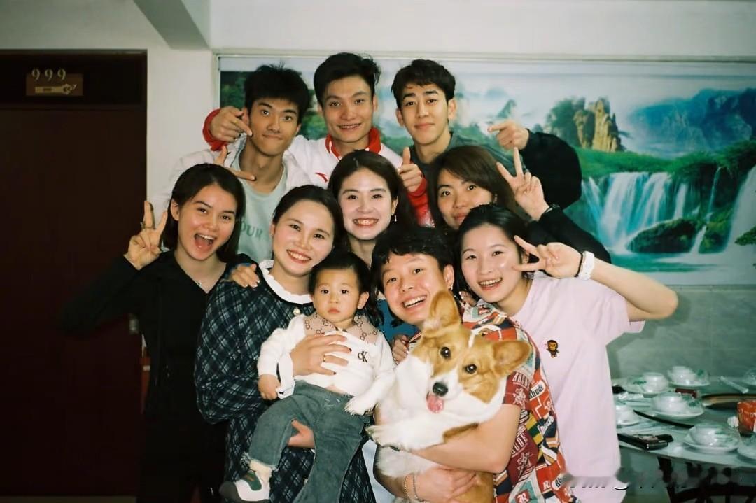 1月25日，陈艺文更新聚会vlog，并配文“下次见”。全红婵火速现身评论区说