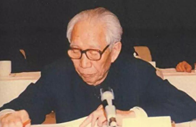 王震将军在临终前感到形势不对，于是把三句话交代给后人：第一句是：“谁反对毛主席，