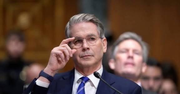 美国到现在才反应过来：原来中国从一开始就没打算掀桌子，而是顺着美元的规则，把它赖