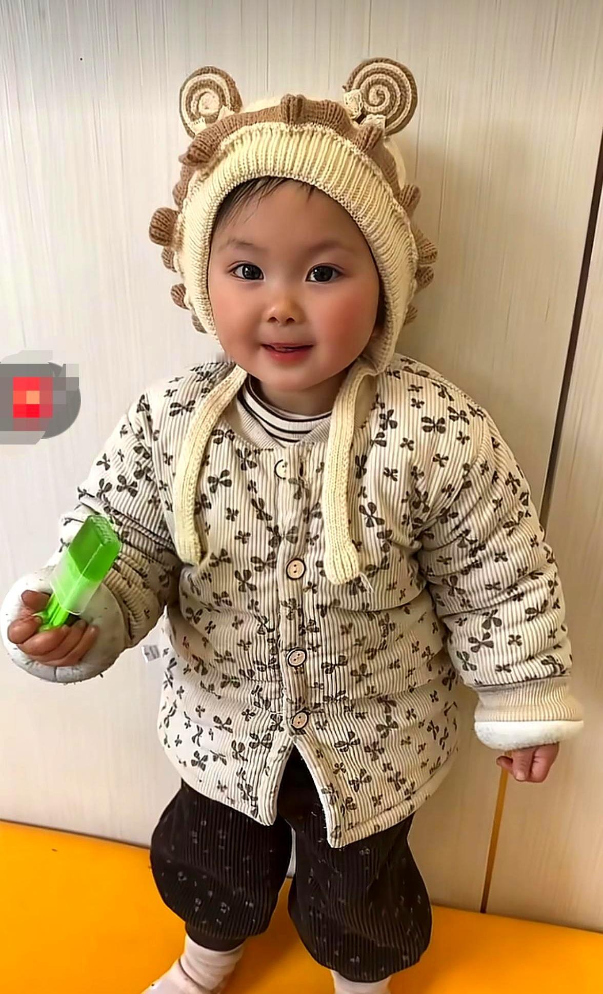 看到那个女孩现在的照片，如果不说，谁能看出她曾经是唇腭裂患者？母亲发视频声泪俱