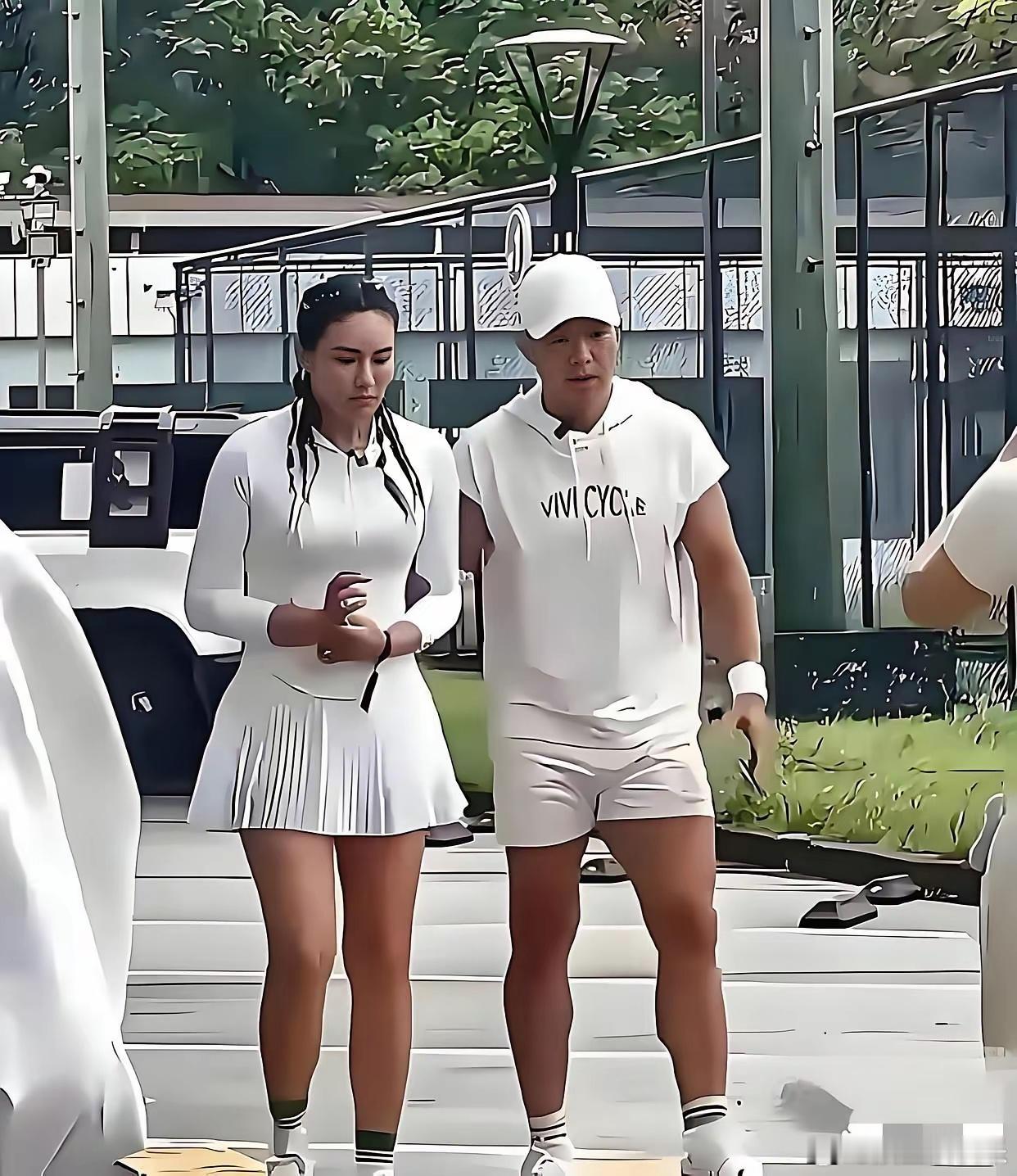 看见刘畊宏老婆近照，我突然有点心疼那些跟跳的姑娘了！Vivian每天跟着刘畊宏跳