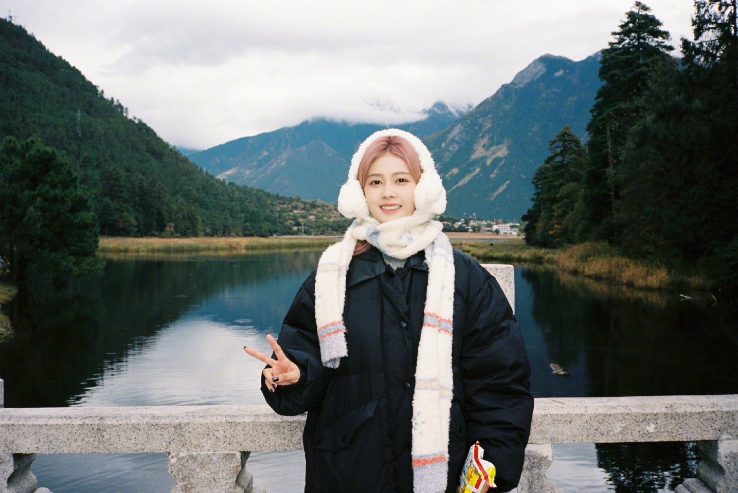 白鹿的粉菠限时返场白鹿发了18张粉菠照片白鹿发了18张粉菠照片