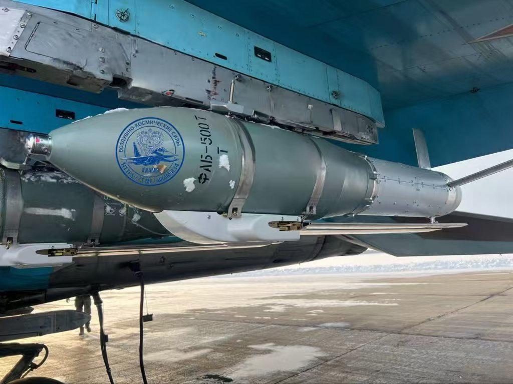 乌克兰迎来重大噩耗，恐怕很难改写战局了！俄罗斯空天军给航空大炸弹上，装上了涡轮喷