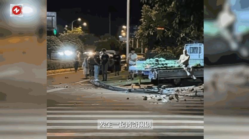“这下后悔了吧！”近日，四川自贡，一男子在醉酒后突然冲到一处西瓜摊上，不仅“免费